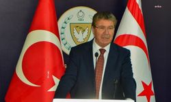 Girne açıklarında yolcu gemisi alabora oldu... KKTC Başbakanı Üstel, Girne Limanı'nda kurtarma çalışmalarını takip ediyor