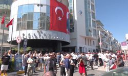 Görevine iade edilen Balçova Belediye Başkanı Yiğit, mesaisine başladı