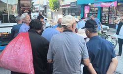 Hayır için dağıtılan bedava böreğe yurttaş akın etti: 'En son geçen sene aldım yedim'