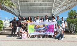İzmir Büyükşehir Belediyesi'nden gençler için 'aquapark' etkinliği: 11 ilçeden 450 genç Çeşme'de buluştu