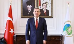 İzmir Valisi Elban'dan 30 Ağustos Zafer Bayramı mesajı: 'Zafer, bir milletin yüreğindeki fedakarlığın tarihe dönüşmüş halidir'