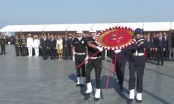 İzmir'de 30 Ağustos Zafer Bayramı kutlamaları çelenk töreniyle başladı