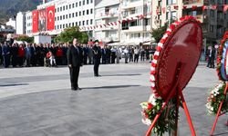 Manisa'da Zafer Bayramı coşkusu, Cumhuriyet Meydanı'nda başladı