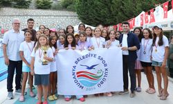 Mudanya'da Zafer Bayramı coşkusu, 'Sutopu Şenliği' ile havuza taşındı