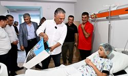 Muratpaşa Belediye Başkanı Uysal'dan sünnet olan çocuklara ziyaret