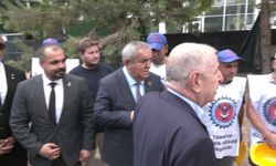 Ümit Özdağ'dan Yıldızlar SSS Holding önünde oturma eylemi yapan maden işçilerine destek ziyareti