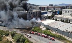 Tuzla’da büyük yangın: Alevler çevreye sıçradı