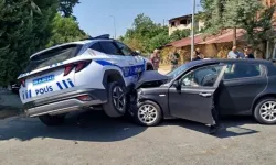 Nazilli’de polis aracıyla otomobil çarpıştı: 2 yaralı