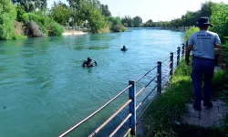 Adana’da kanala düşen kişi akıntıya kapıldı
