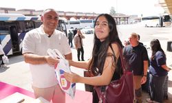 Adana Büyükşehir Belediyesi, üniversiteli gençleri otogarda karşıladı