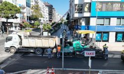 Antalya Büyükşehir Belediyesi, kent merkezinde asfalt seferberliğini sürdürüyor