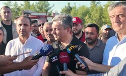 Antalya Valisi Şahin, Aksu'da 2 gün önce başlayan yangının Kepez'in bir mahallesinde sürdüğünü bildirdi