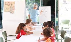 Bayraklı'da çocukların yaz tatili renkli atölyelerle hareketlendi