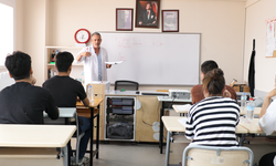 Bayraklı'da mezun öğrencilere YKS desteği