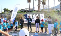 Bodrum Turgutreis D-Marin Halk Plajı'nda kıyı temizliği