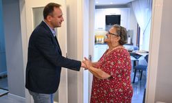 Bornova Belediye Başkanı Eşki'den yangında evleri hasar gören aileye ziyaret