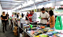 Bornova Belediyesi, 790 bin kitap ve 440 yazarı edebiyatseverlerle buluşturuyor