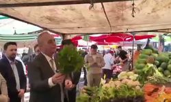 Bülent Tezcan'dan pazar ziyareti: 10 liralık maydanoz kredi kartıyla, havuç taneyle alınıyor