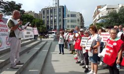 Burhaniye'de emekliler aylıklarına zam talebiyle eylem yaptı