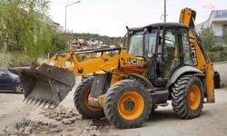 Burhaniye'nin mahallelerinde yol ve altyapı çalışmaları sürüyor