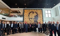 CHP İstanbul İl Başkanı Tekin, CHP'li ilçe başkanları, kadın kolları ve gençlik kolları başkanları ile bir araya geldi