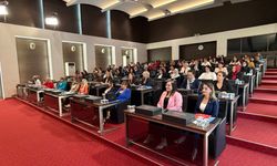 CHP Kadın Kolları Genel Başkanı Gülsever, CHP Kadın Kolları İl Başkanları ile toplantı yaptı