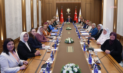 Cumhurbaşkanı Erdoğan, partisinin kadın belediye başkanlarıyla bir araya geldi