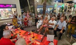 Devrim Erbil'in 'Kıpkırmızı'sı Bodrum'da sanatseverlerle buluştu