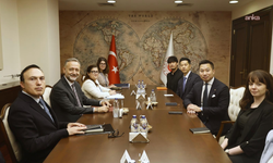 Dışişleri Bakan Yardımcısı Gümrükçü, Hanwha Grup şirketinin Küresel Stratejiden Sorumlu Yöneticisi Wong ile görüştü