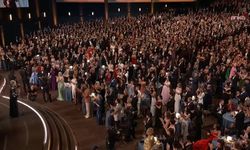 Emmy gecesine Matthew Rhys damgası: Bir gecede iki ödül aldı
