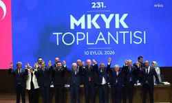 Erdoğan, AK Parti'ye geçen dört belediye başkanına rozet taktı