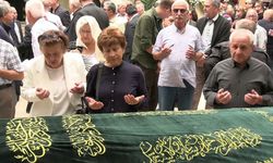 Eski İzmir Büyükşehir Belediye Başkanı Burhan Özfatura son yolculuğuna uğurlandı