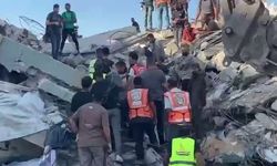 Gazze'de İsrail saldırılarında hasar gören bina çöktü: En az 20 kişi hayatını kaybetti