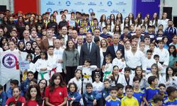 İBB'den kentteki amatör spor kulüplerine malzeme desteği... Nuri Aslan: Bizim meselemiz ülkemizde sağlıklı nesiller yetiştirmek
