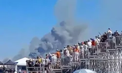 Hava gösterisinde savaş uçağı düştü