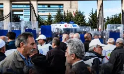AYM önündeki emekli eyleminde intihar girişimi