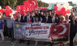 İYİ Parti'den İzmir'in kurtuluşunun 104. yılında 'Bayrak' yürüyüşü