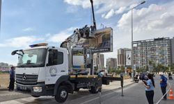 İzmir Büyükşehir Belediyesi'nden Karşıyaka'daki reklam ünitelerine ilişkin açıklama