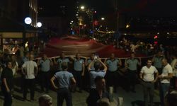 İzmir'in kurtuluşunun 104. yılında fener alayı düzenlendi