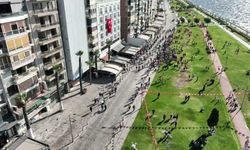 İzmir'in kurtuluşunun 104. yılında Kordon'da süvari geçişi