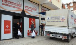 Kahramankazan Belediyesi, ihtiyaç sahibi aileleri evlerinde ziyaret ediyor