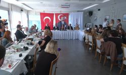 Karşıyaka Belediye Başkanı Ünsal'dan 'pano sökümü'' açıklaması: Büyükşehir, hukuka aykırı uygulamayı sadece Karşıyaka'da yapıyor
