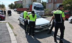 Kırıkkale'de ehliyetsiz sürücü ile aday sürücünün araçları çarpıştı: 4 yaralı