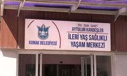 Konak'ta Dünya Barış Günü'nde gökyüzüne rengarenk balonlar salındı