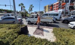 Kuşadası Belediyesi ekiplerinden 'yeşil alanlarda' bakım onarım mesaisi