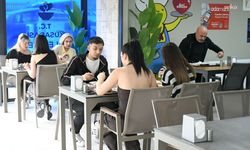 Kuşadası Belediyesi Kent Lokantası'nda, dört çeşit yemek 140 TL