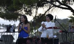 Kuşadası'nda düzenlenen 'Kıyıda Kalan Sesler' etkinliğinde doğa ve sanat buluştu