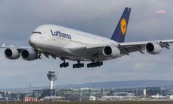 Lufthansa uçağı kabindeki koku nedeniyle Manchester'a acil iniş yaptı
