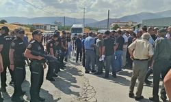 Malatya'da ölümlü kazanın ardından bölge halkı yola indi: 'Daha kaç canın gitmesi gerekiyor?'