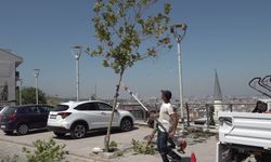 Manisa Büyükşehir Belediyesi'nden Ulutepe Caddesi'nde temizlik çalışması
